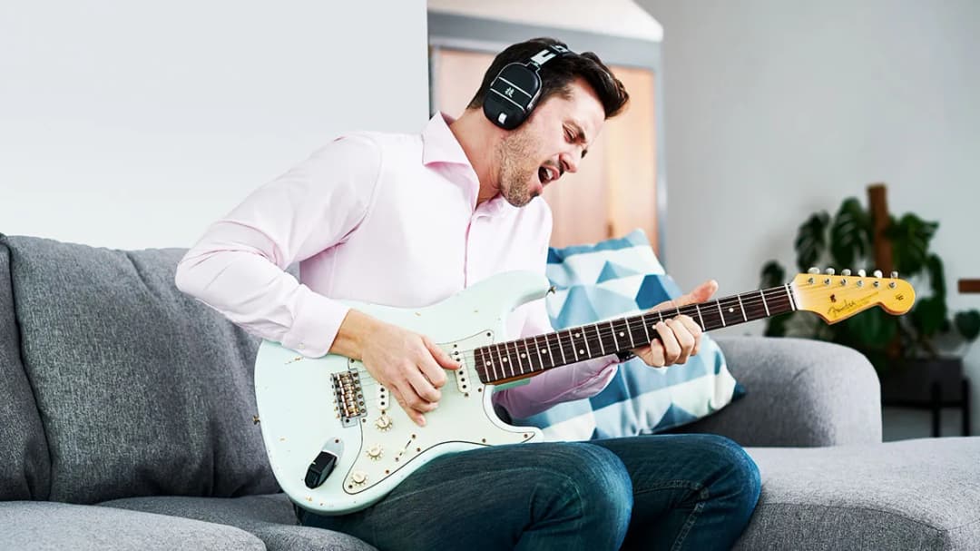 Jak podłączyć słuchawki do gitary elektrycznej i grać bez hałasu