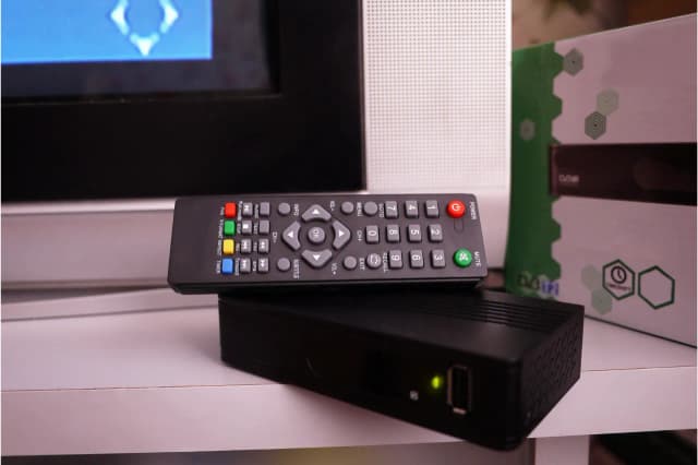 Jak podłączyć drugi telewizor do dekodera UPC i uniknąć problemów